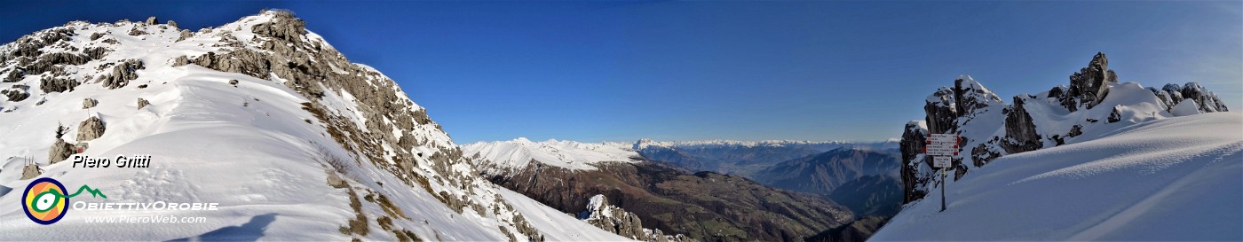50 Dal Passo 'La forca (1848 m) vista panoramica a nord-est  sulla Valle del Riso e verso le Orobie.jpg